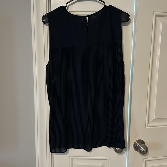 Michael Kors Navy Blue Sleeveless Top. - Picture 2 of 9